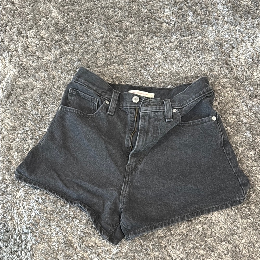 Levi’s high waisted mom shorts size 27
